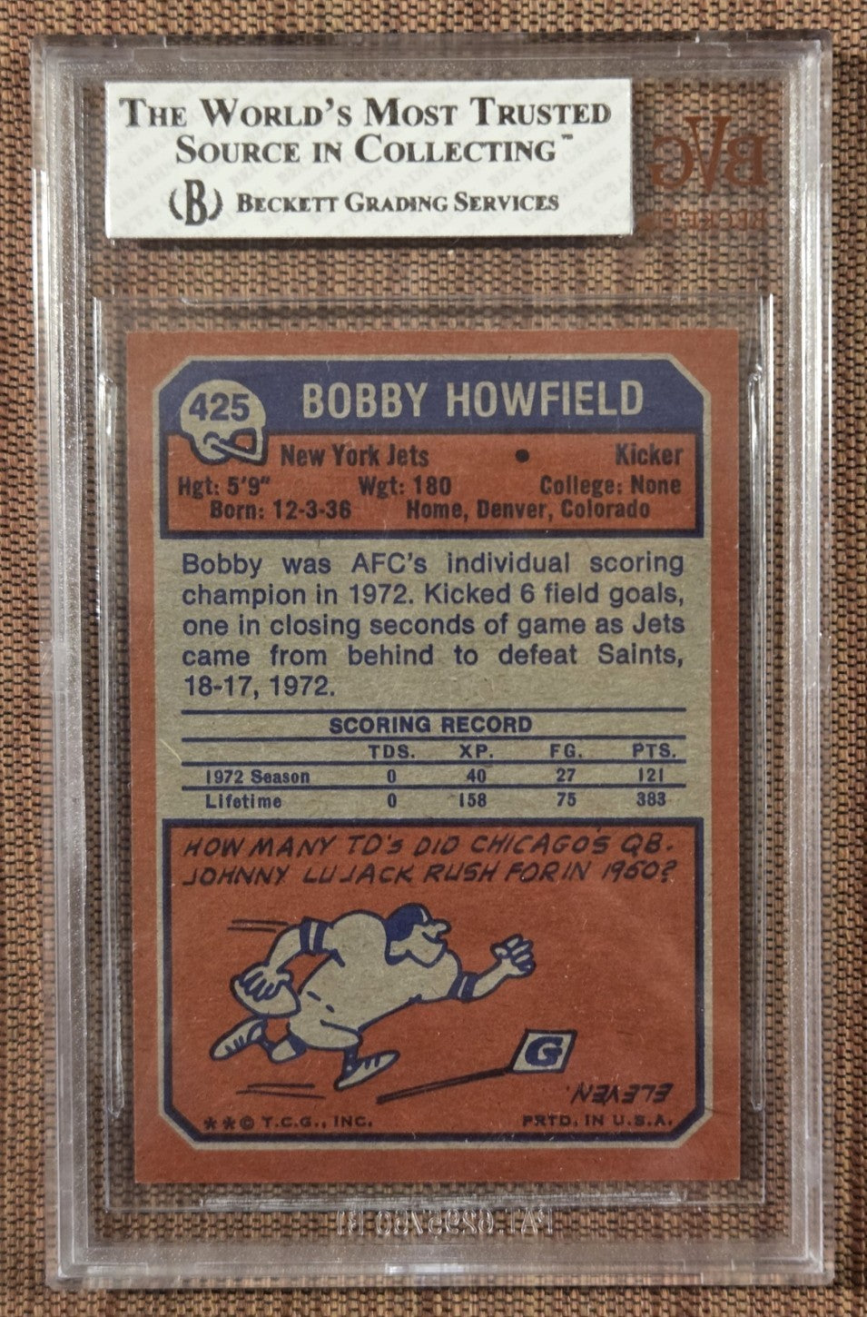 1973 Topps #425 Bobby Howfield New York Jets Rookie Football Card BVG 8 NM/MT RC1