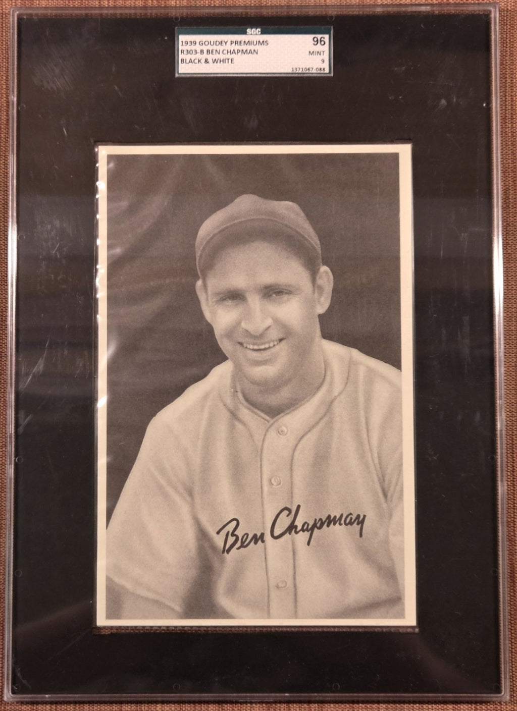 1939 Goudey Premiums B&W R303-B Ben Chapman Indians Baseball Card SGC9 MINT POP40