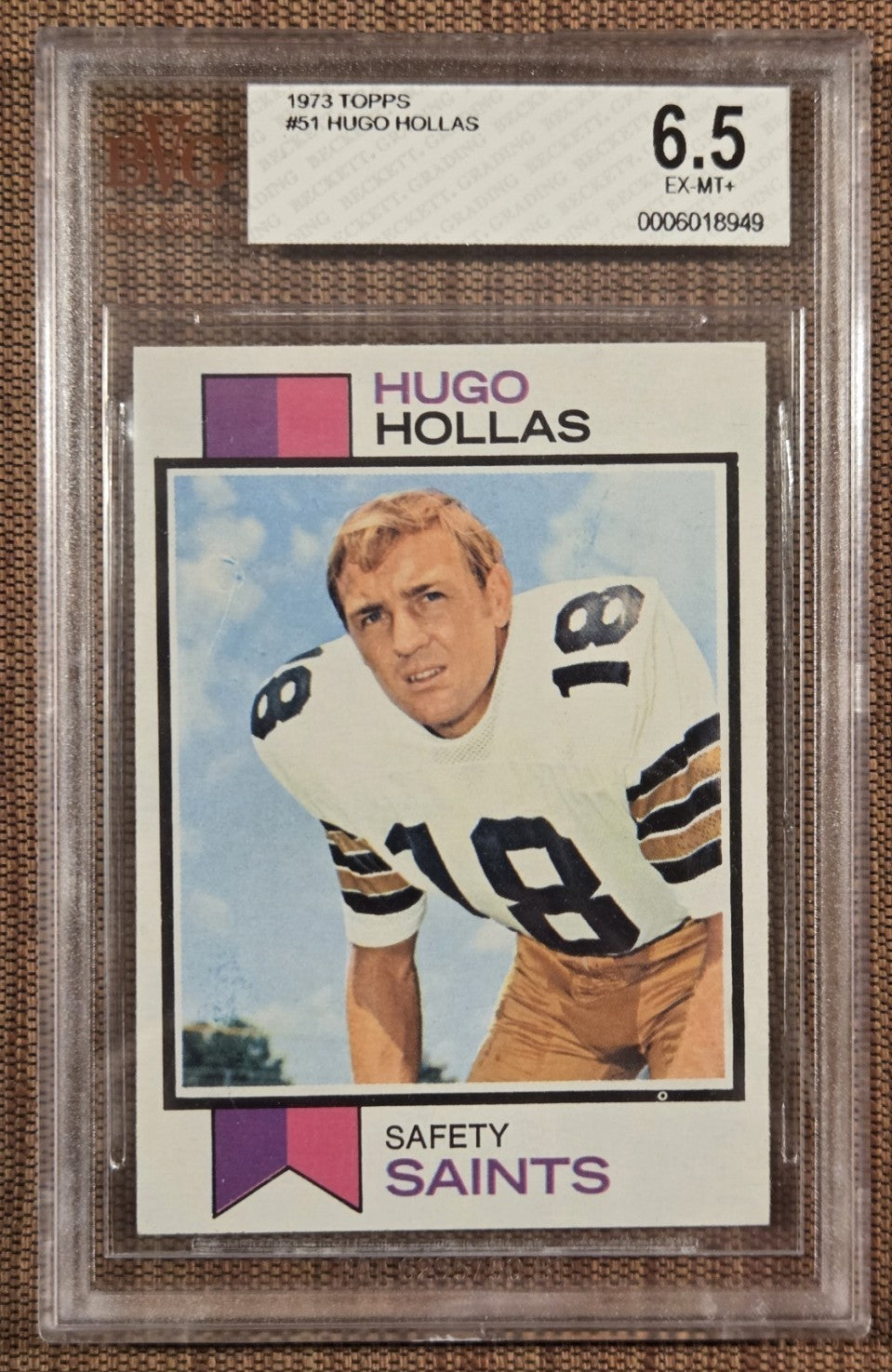 1973 Topps #51 Hugo Hollas New Orleans Saints Original Football Card BVG 6.50