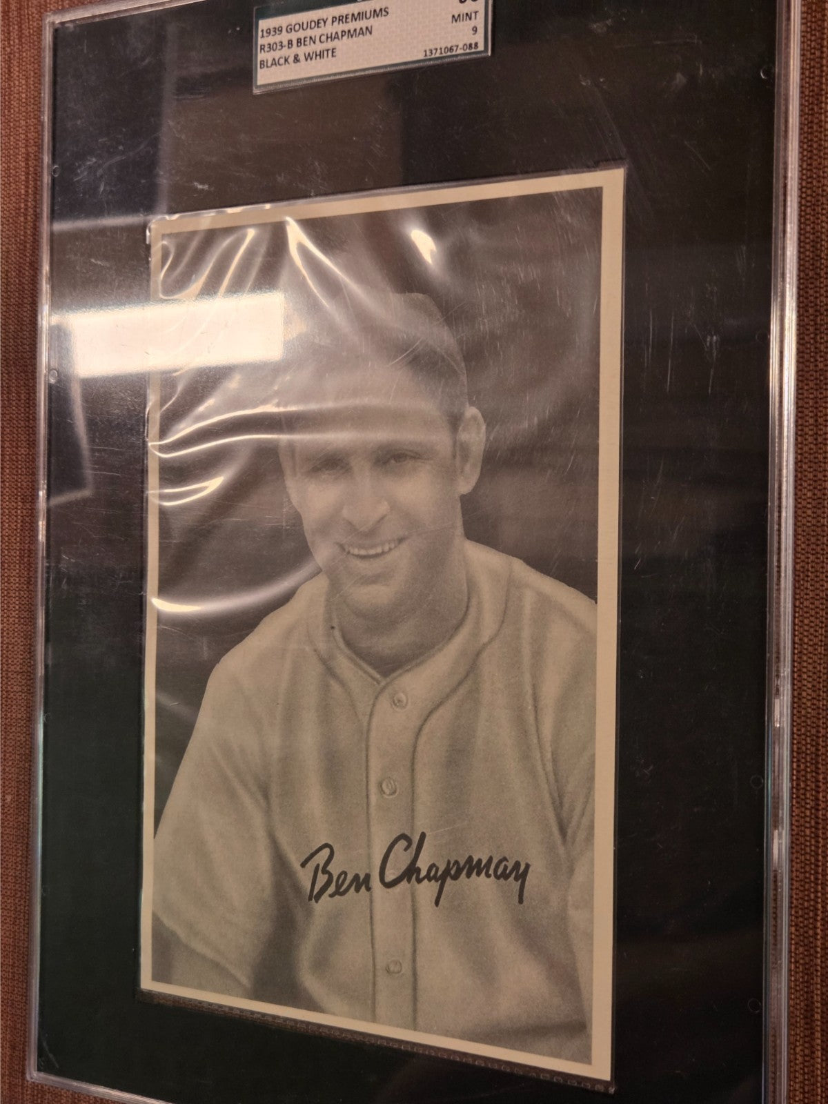 1939 Goudey Premiums B&W R303-B Ben Chapman Indians Baseball Card SGC9 MINT POP41