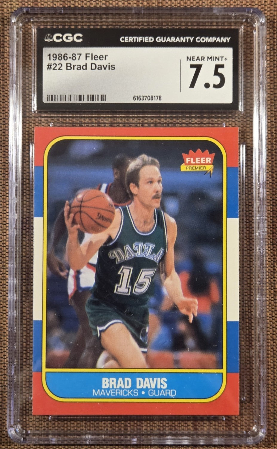 1986 Fleer #22 Brad Davis Dallas Mavericks Rookie Basketball Card CGC 7.5 NM+ RC0