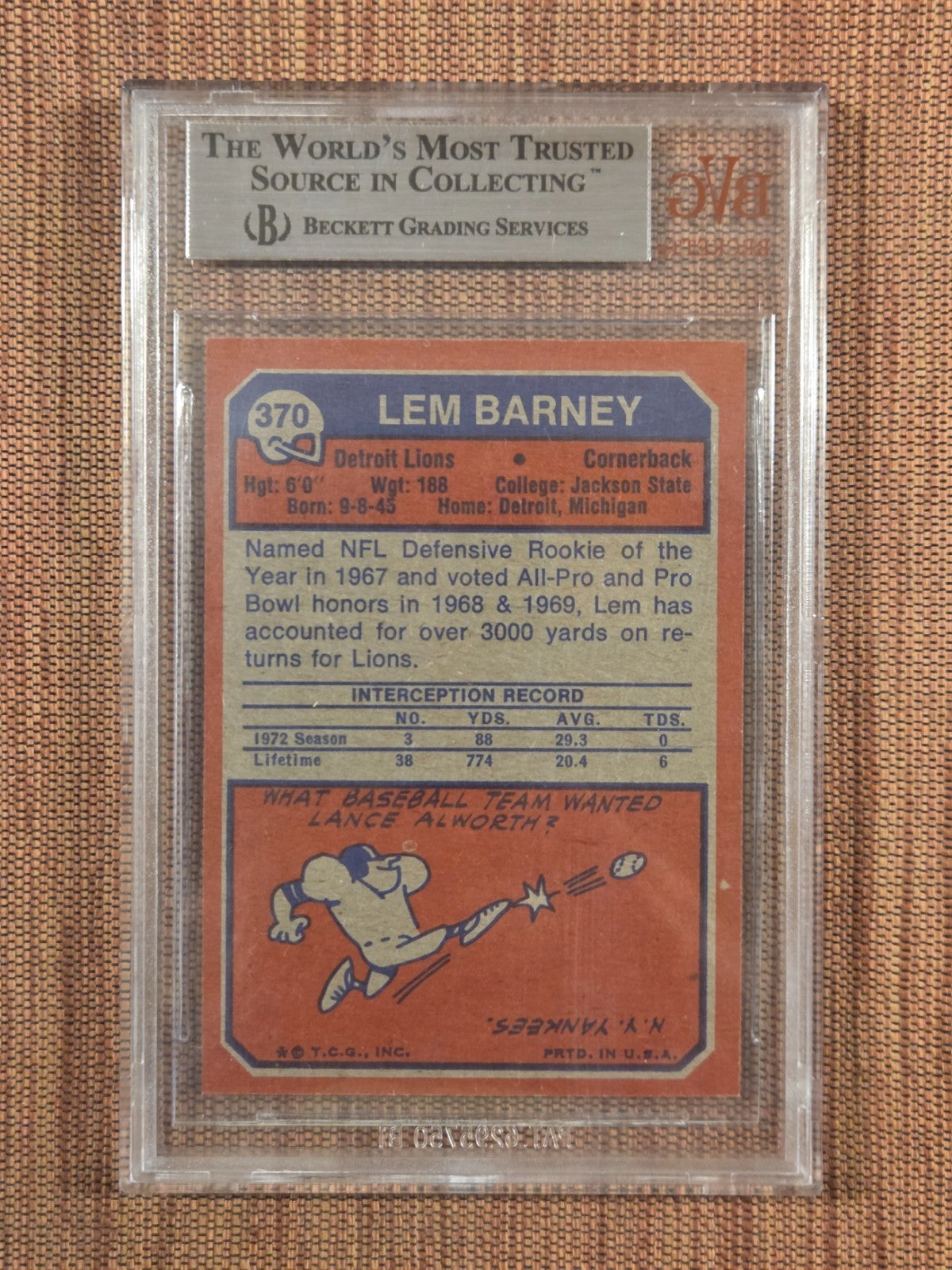 1973 Topps #370 Lem Barney Detroit Lions Original Football Card BVG 9 Mint HOF1