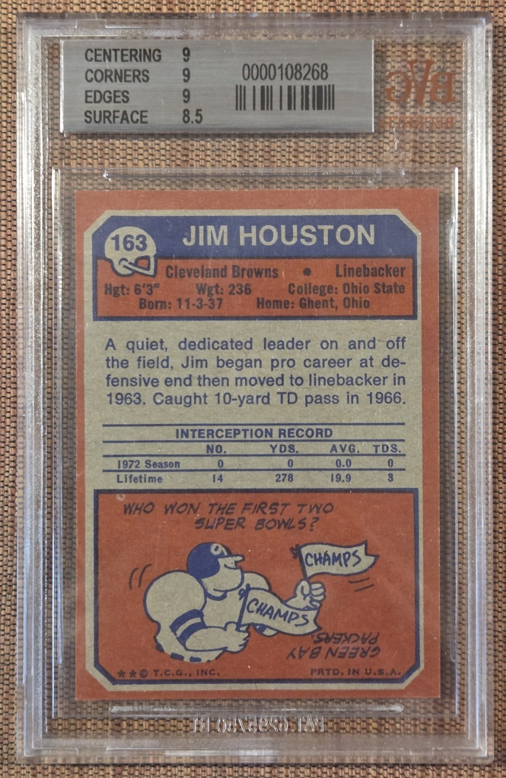 1973 Topps #163 Jim Houston Cleveland Browns Original Football Card BVG 9 Mint1